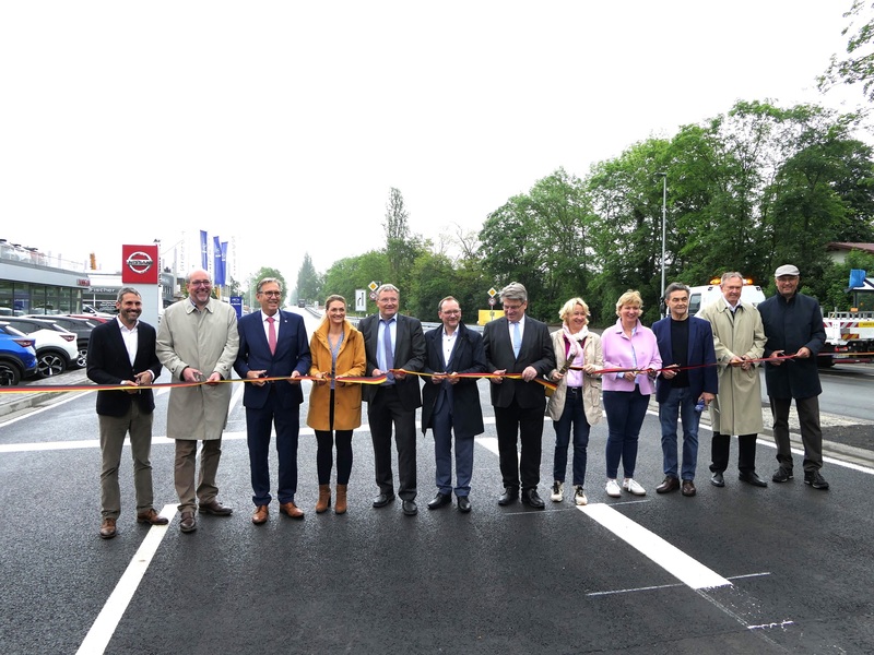 � Stimmkreisb�ro Gerlach: Bild v.li.: Landrat, Dr. Legler, Alexander Zeiger, Bayernhafen Aschaffenburg, B�rgermeister J�rgen Herzing, StMin Judith Gerlach, MdL, Leiter StBA Aschaffenburg Klaus Schwab, Karsten Klein, MdB, Prof. Dr. Winfried Bausback, MdL, Martina Fehlner, MdL, Bezirksr�tin Andrea St�rmer, Altb�rgermeister Klaus Herzog, 
