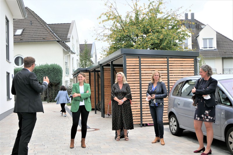 von links: Stephan Noll (B�rgermeister Alzenau), StMin Judith Gerlach, StMin Kerstin Schreyer, Andrea Lindholz MdB, Silvia Pfannm�ller (Leiterin Stadtbauamt Alzenau)