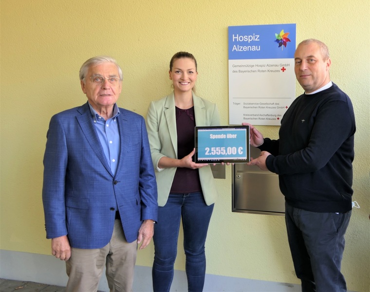 Bild: von links Walter Scharwies (Vorsitzender des Hospizf�rdervereins Alzenau e.V.), StMin Judith Gerlach, Markus H�fler (Leiter des Hospiz Alzenau)