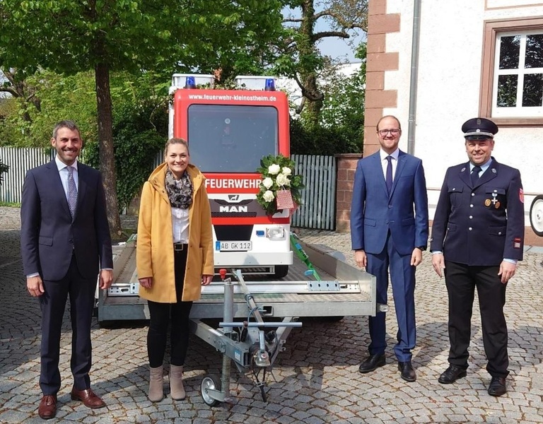 Bild: v.li. Landrat Dr. Alexander Legler, Staatsministerin Judith Gerlach, MdL, B�rgermeister Dennis Ne�wald, Kommandant Thorsten Frank