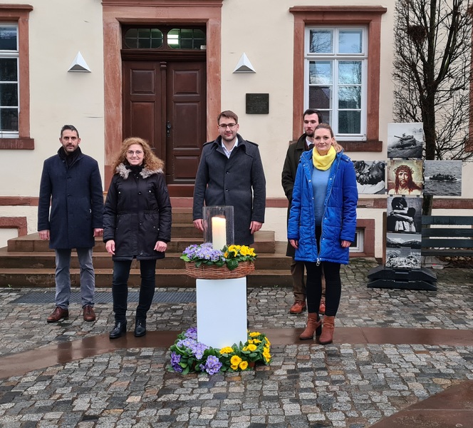 Bild: v. li. Landrat Dr. Alexander Legler, stellv. Landr�tin Claudia Papachrissanthou, B�rgermeister Stephan Noll, Stadtrat Jonas M�ller, Staatsministerin Judith Gerlach, MdL