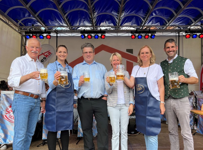 v.li. Haibacher B�rgermeister Andreas Zenglein, Staatsministerin Judith Gerlach MdL, Staatsminister a.D. Prof. Dr. Winfried Bausback MdL, Martina Fehlner MdL, Bundestagsabgeordnete Andrea Lindholz, Landrat Dr. Alexander Legler Bild: M. Buller
