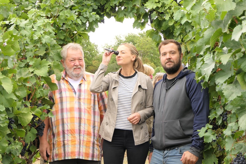 Bild v.li. Theo Hubert, StMin Judith Gerlach und Max Hubert