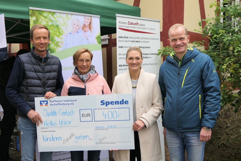 2. Bürgermeister in Mömbris Heiko Hoier, Susanne Ledergerber, Verein "Kindern Zukunft geben", StMin Judith Gerlach, MdL und Dirk Kues, Verein "Kindern Zukunft geben"