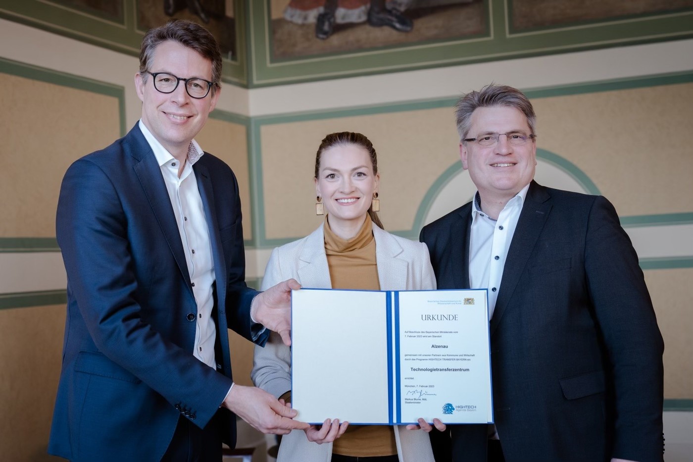 Bild v.li.: Staatsminister Markus Blume, MdL mit Staatsministerin Judith Gerlach, MdL und Prof. Dr. Winfried Bausback, MdL