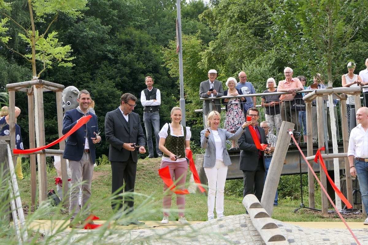  Stimmkreisbro Judith Gerlach: Bild v.li.: Landrat Dr. Alexander Legler, Landschaftsarchitekt Thomas Wirth, Staatsministerin Judith Gerlach, MdL; Martina Fehlner, MdL und Mmbriser Brgermeister Felix Wissel